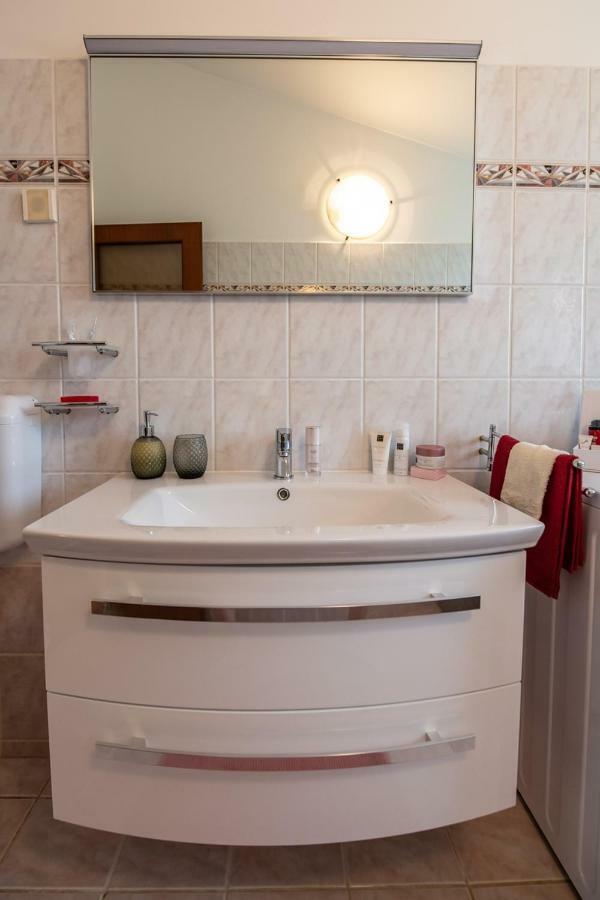 Cave Romane Apartment With Private Pool And Sea View Vinkuran Eksteriør bilde